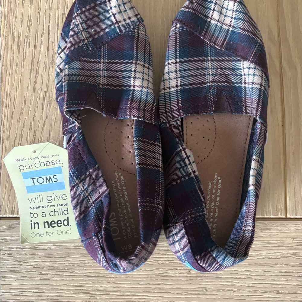 Brand New with Tags Women’s Plaid Toms